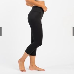 Zyia Black Light n Tight Hi-Rise Crop 17”